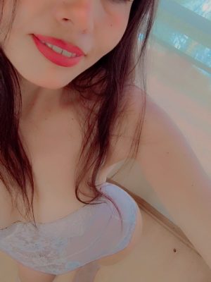 Foto de Constanza escort chilena disponible en M. Escuela Militar - Chikas.cl