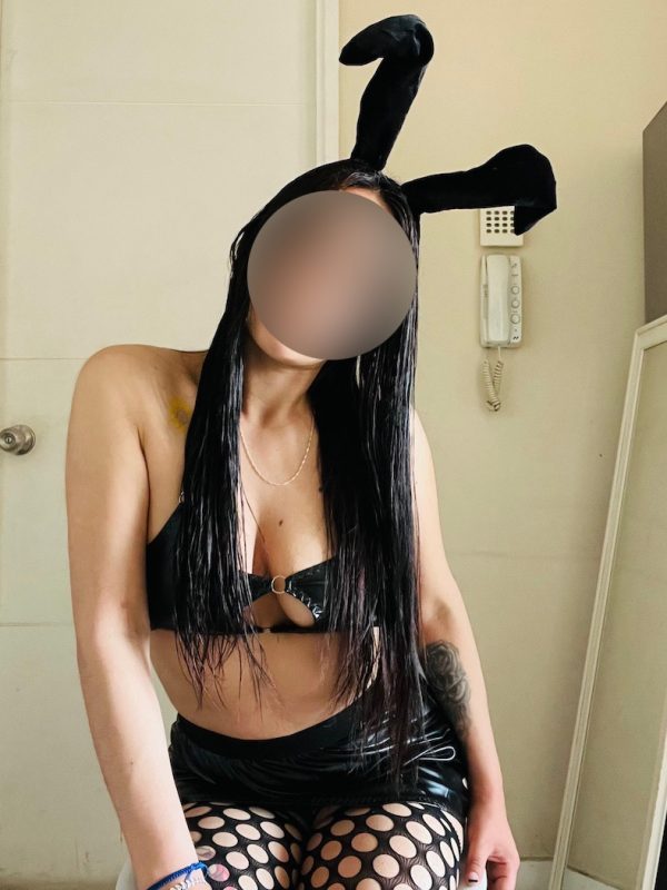 Foto de Lia escort chilena disponible en M. U. de Chile - Chikas.cl
